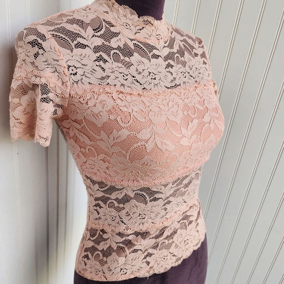 Guess Women's Blush Pink Lace Top Blouse Zip Back Short Sleeve Stretch XS - Picture 2 of 12